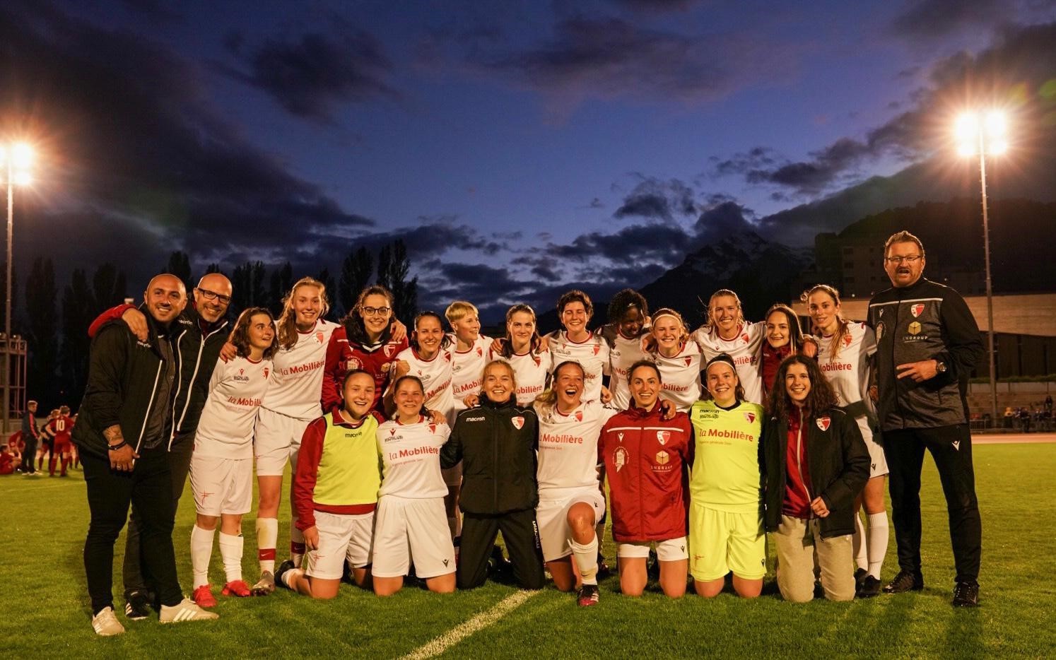 Le FC Sion féminin après la victoire face à Erlinsbach.