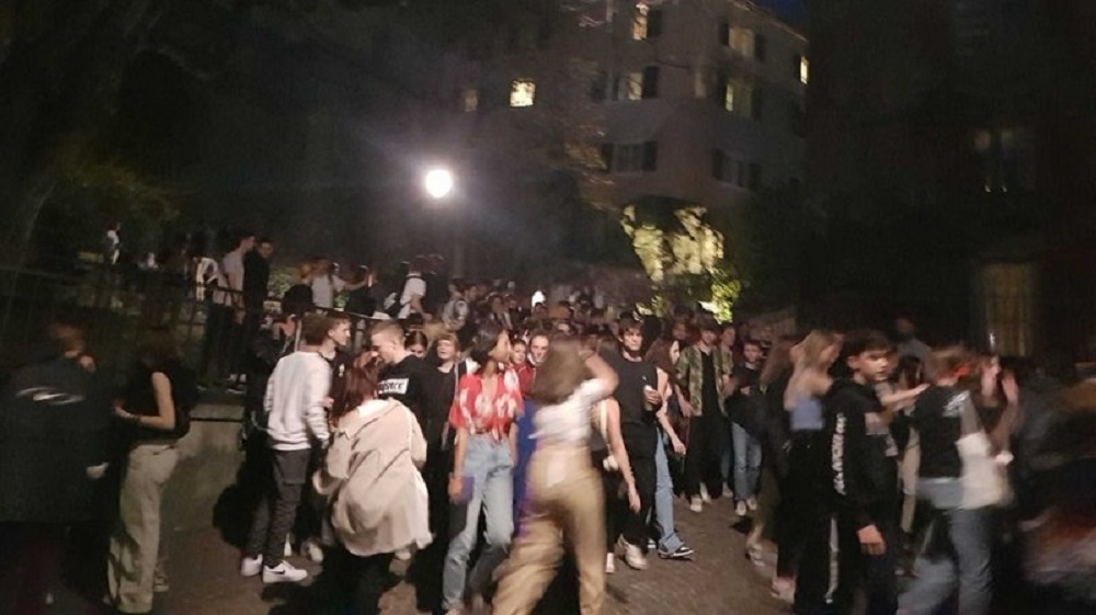 Le 1er avril dernier, une fête d'étudiants avait dégénéré sur la Planta à Sion. Une situation que la police cantonale espère désamorcer pour cette fin de semaine.