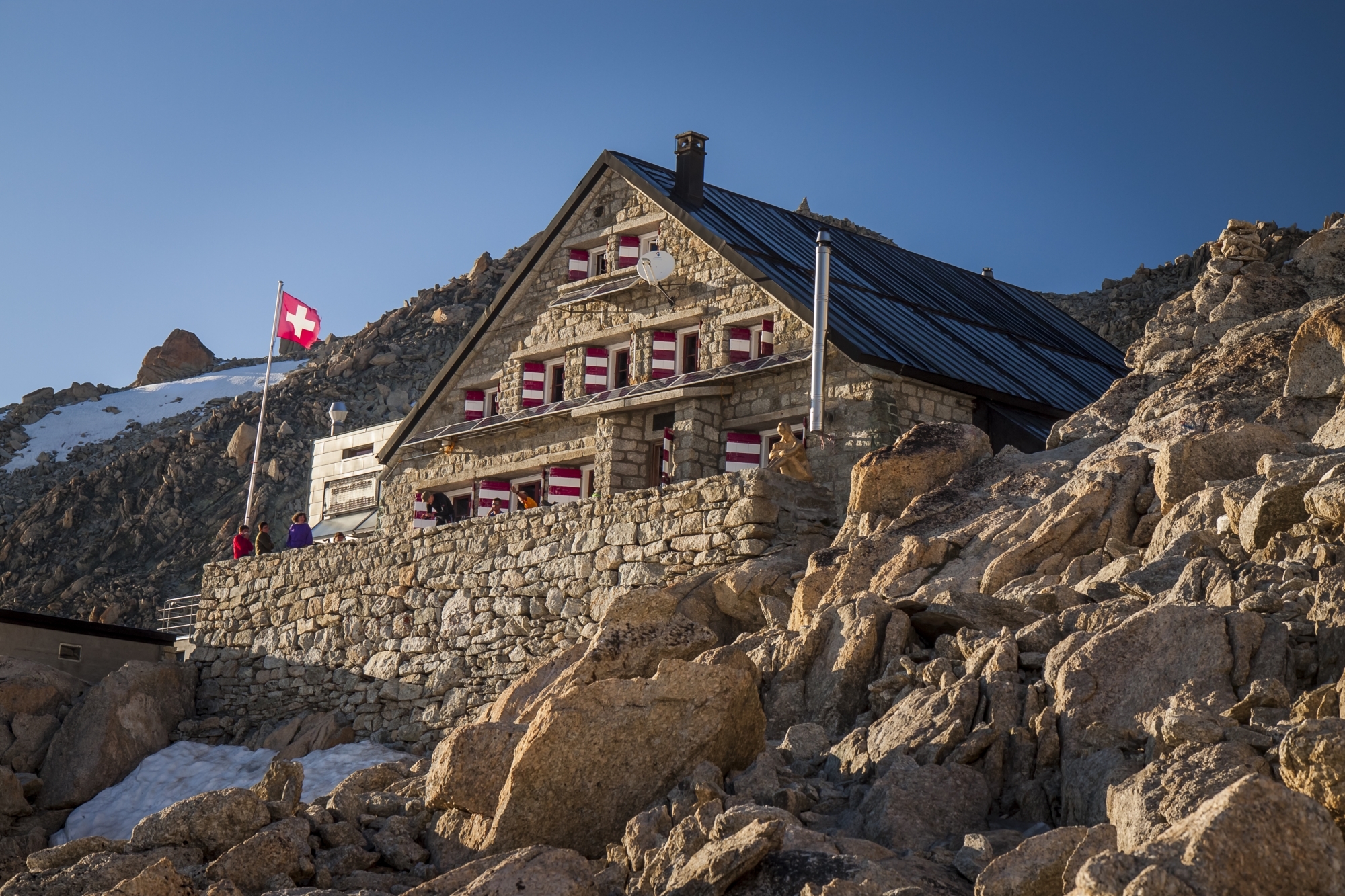 Perchée à 3170 mètres d'altitude, la cabane du Trient sera rénovée en profondeur en 2022.