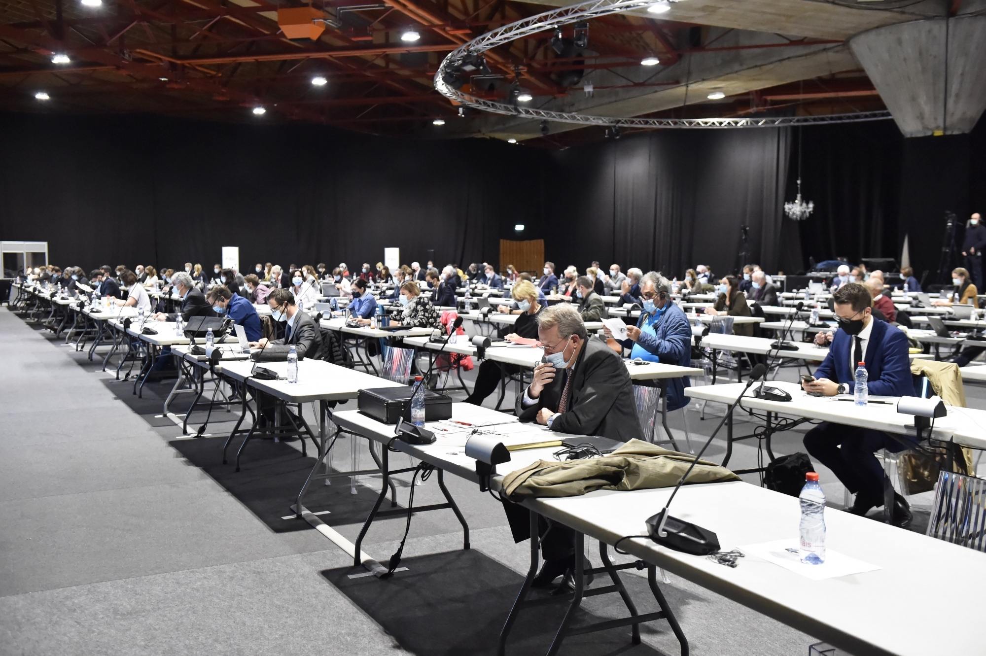 Session de l'assemblée constituante au CERM de Martigny, en novembre 2020.