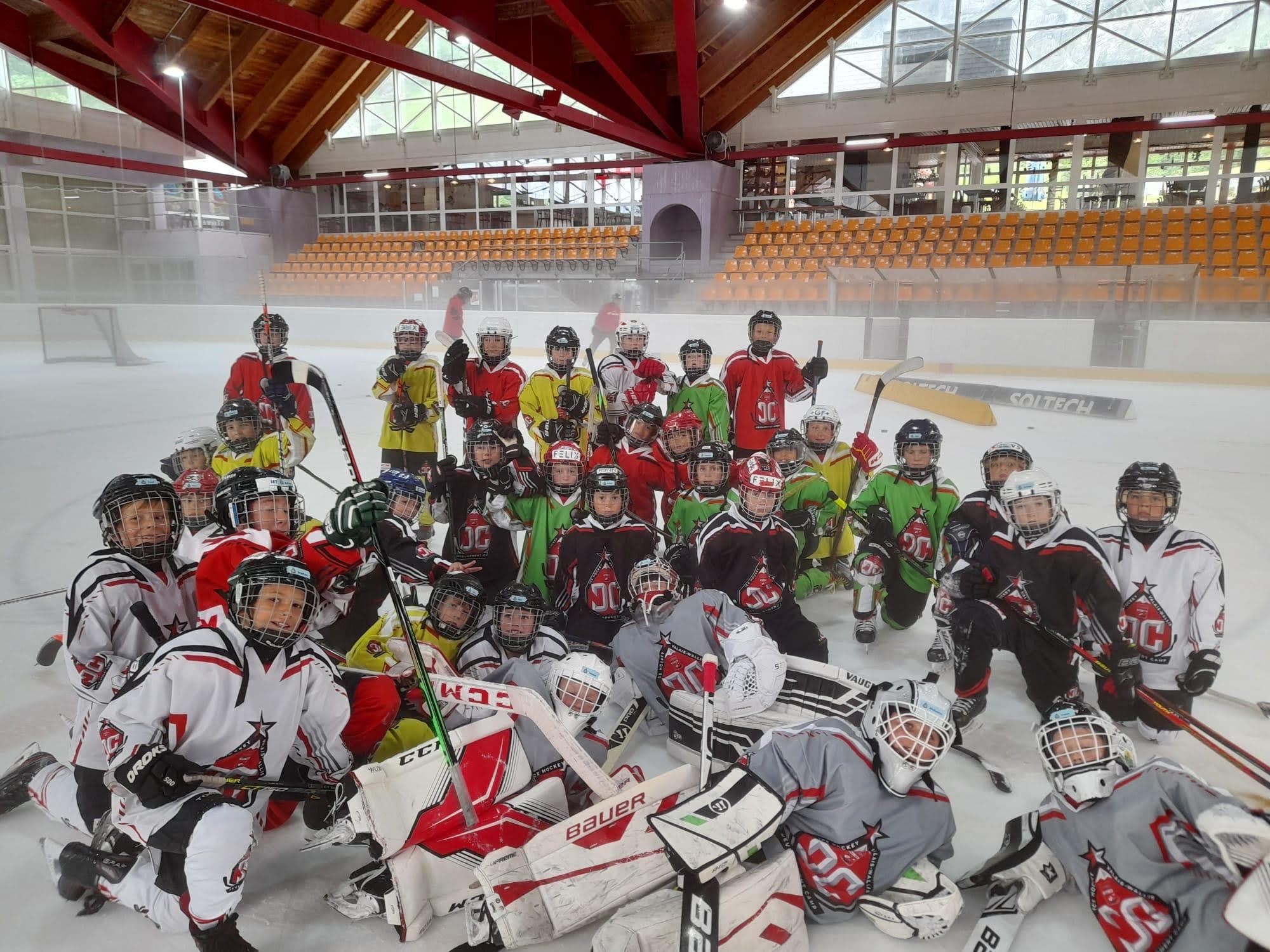 Les hockeyeurs en herbe ont pu se perfectionner durant deux semaines à Loèche-les-Bains.