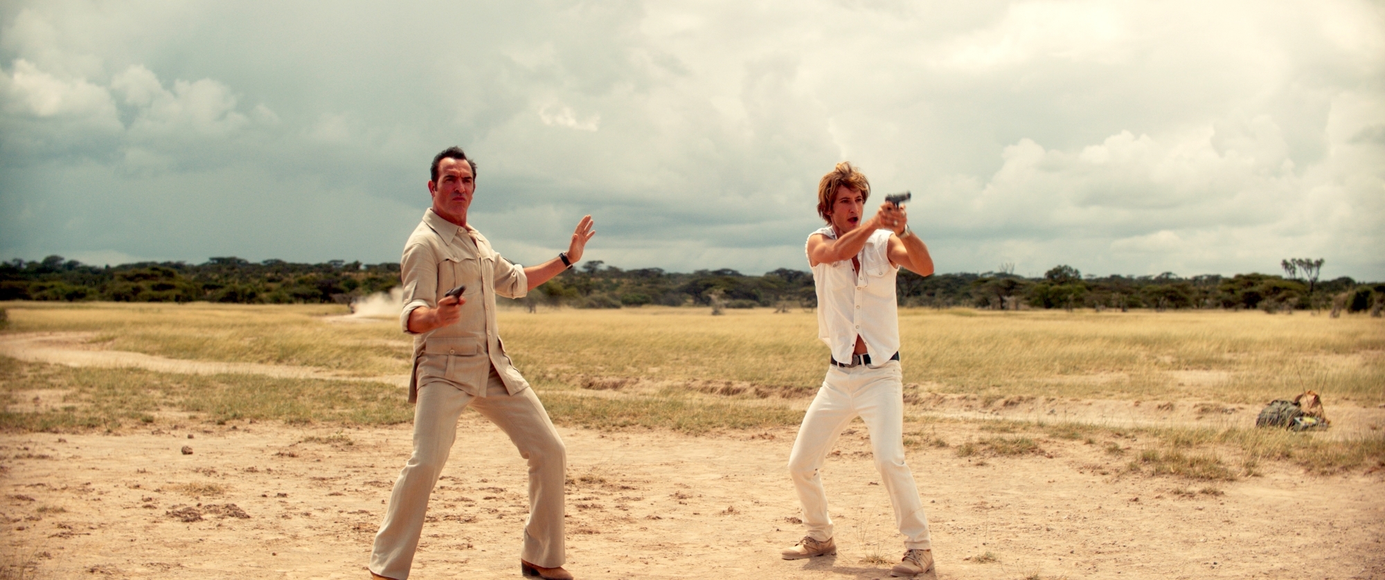 En 1981, OSS 117 (Jean Dujardin) est envoyé en mission en Afrique, flanqué du jeune OSS 1001 (Pierre Niney)