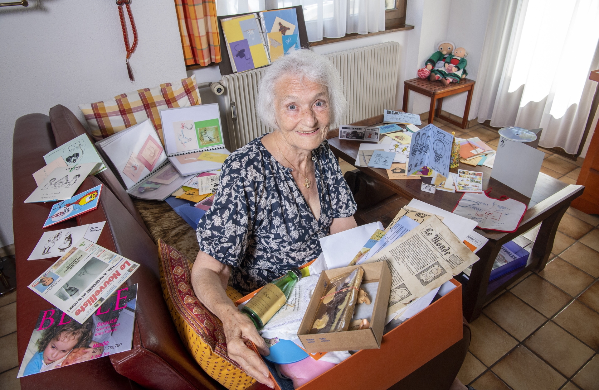 Dans ses cartons et classeurs, la Sierroise Paulette Berguerand possède plus de 7000 faire-part de naissance.