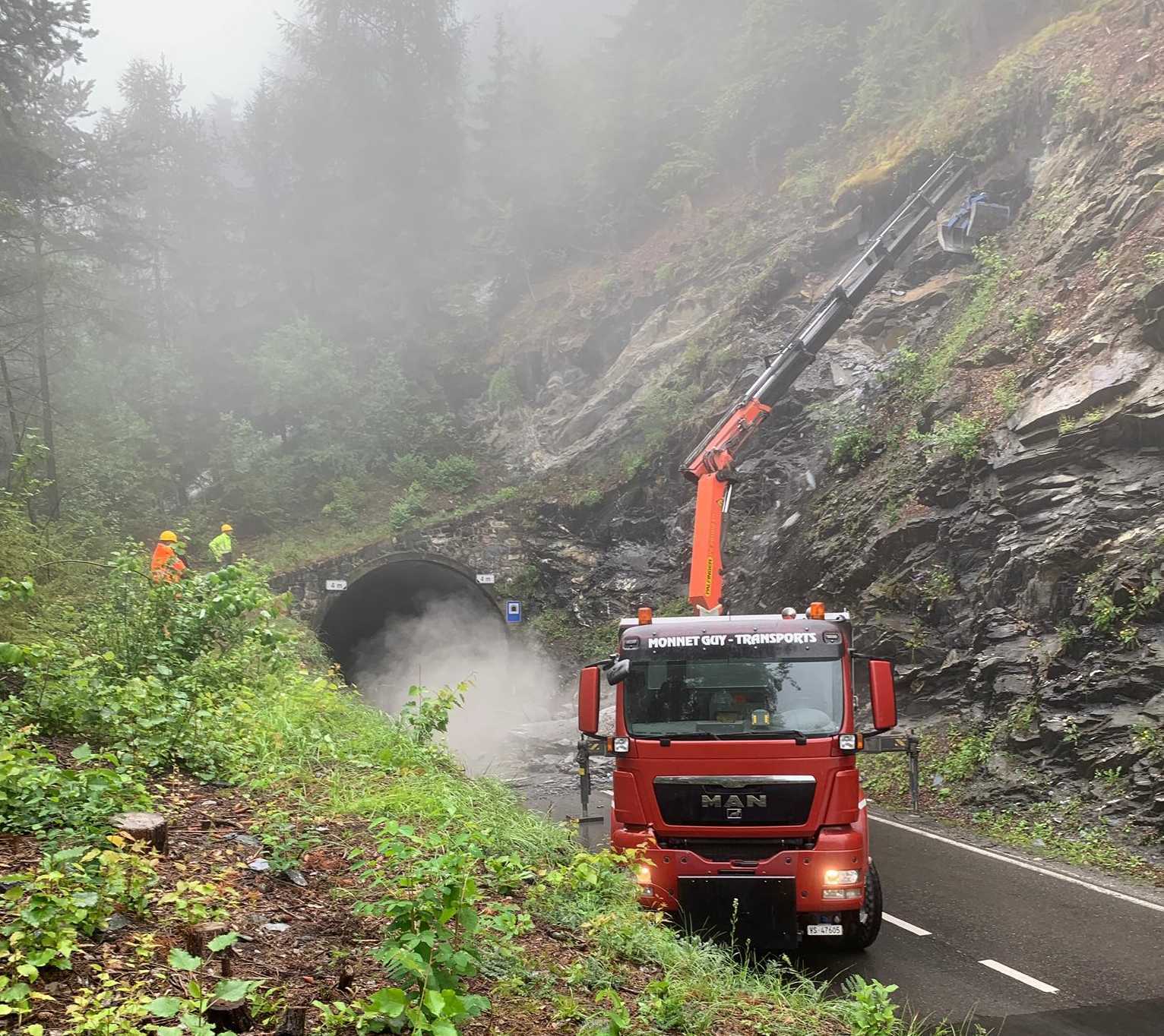 Le camion grappin a bien travaillé: la liaison routière Riddes - La Tzoumaz est à nouveau praticable.