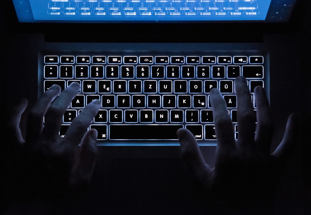 Des centaines d'adresses e-mail de collaborateurs du canton du Valais circulent sur le darknet.