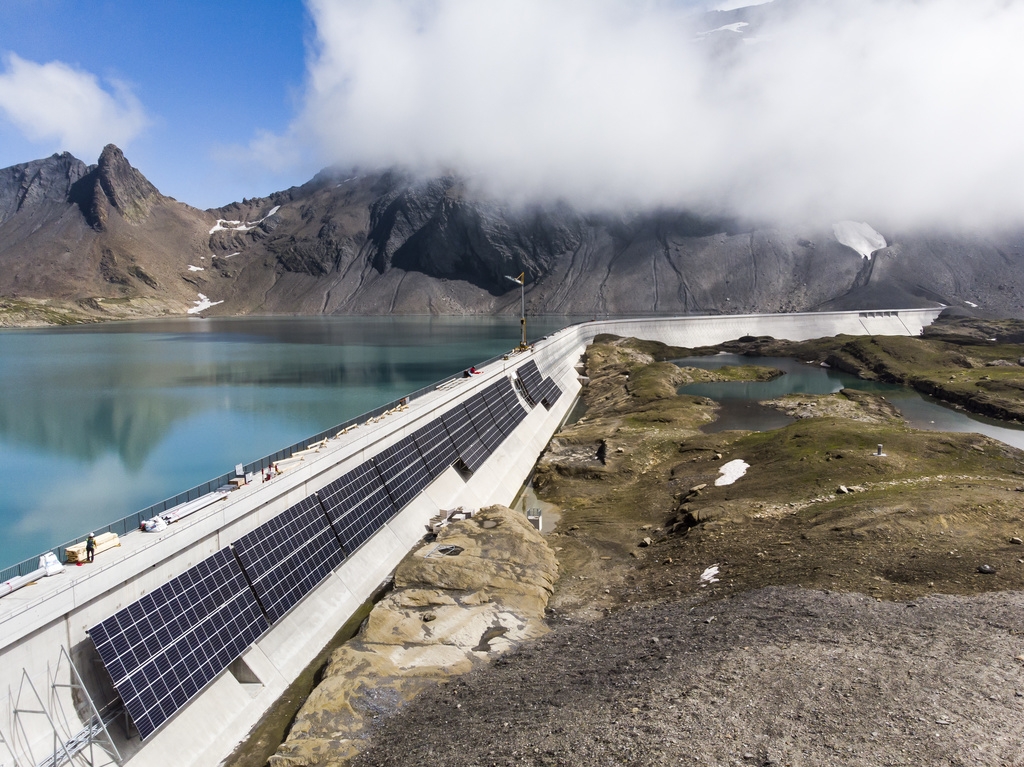 Composée de 5000 modules solaires, la centrale disposera d'une puissance de 2,2 mégawatts.