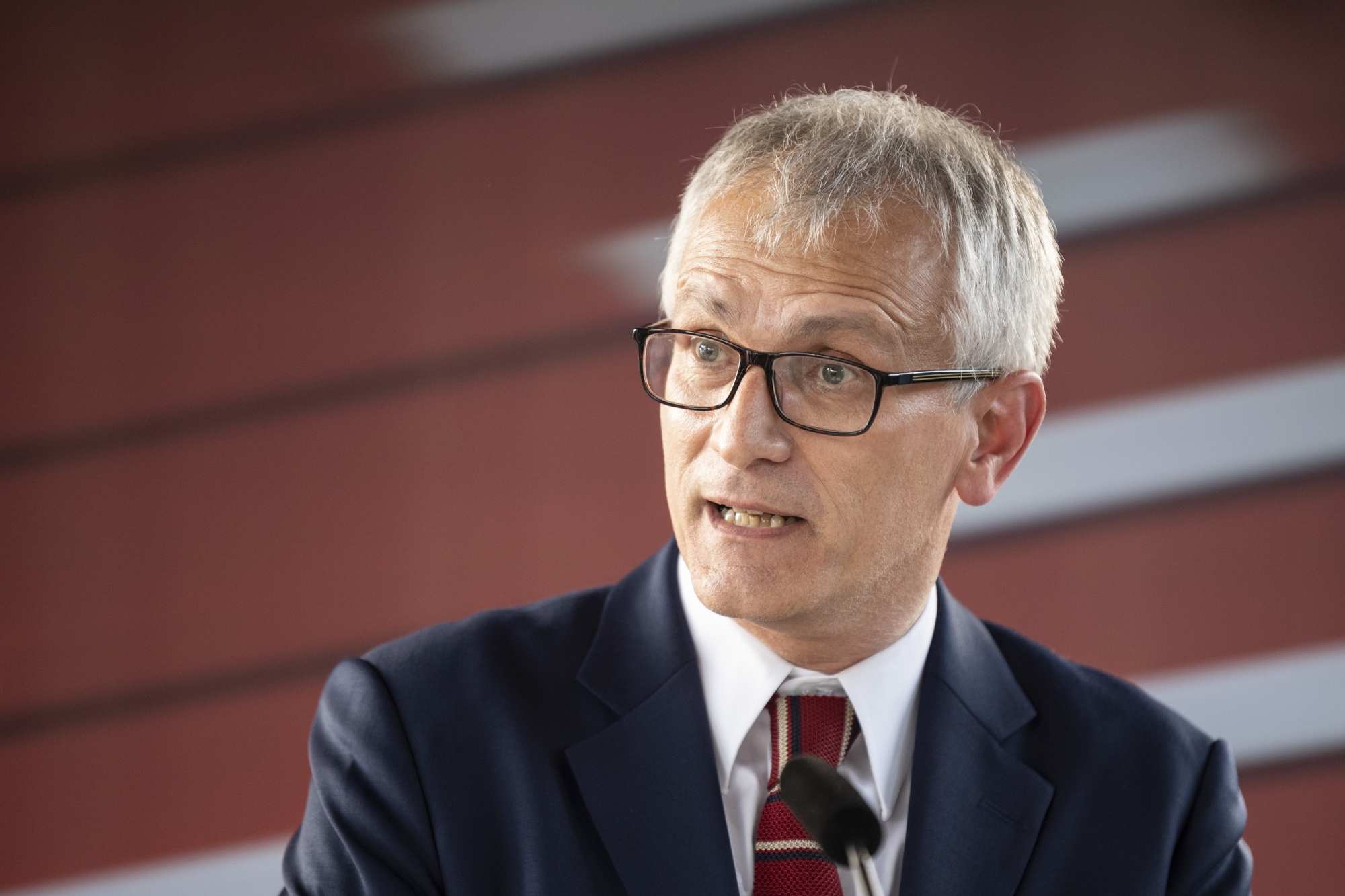 Alberto Mazzola, Exekutivdirektor der Gemeinschaft europäischer Eisenbahnen und Infrastrukturbetreiber (CER) spricht ueber den europaeischen Sonderzug "Connecting Europe Express (CEE)" in Bern, aufgenommen am Montag, 27. September 2021. (KEYSTONE/Ennio Leanza).