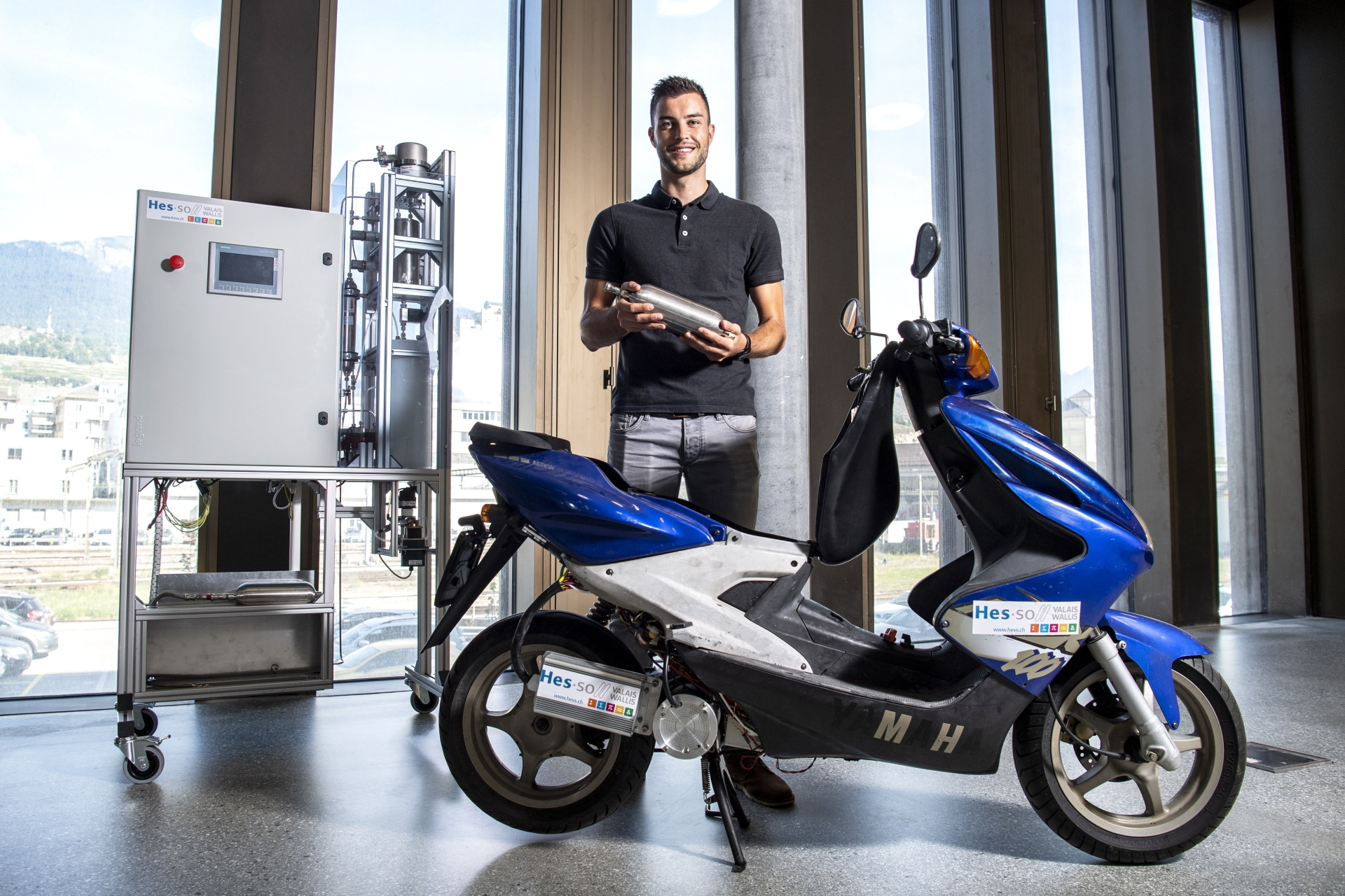 Dans le cadre de son travail de master, Julien Udry a mis au point un scooter à hydrogène ainsi que la station de recharge qui va avec.