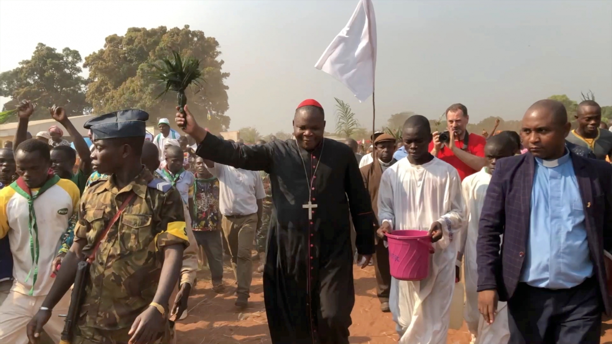 Le cardinal Dieudonné Nzapalainga arpente le pays pour apaiser les tensions entre communautés chrétiennes et musulmanes. 