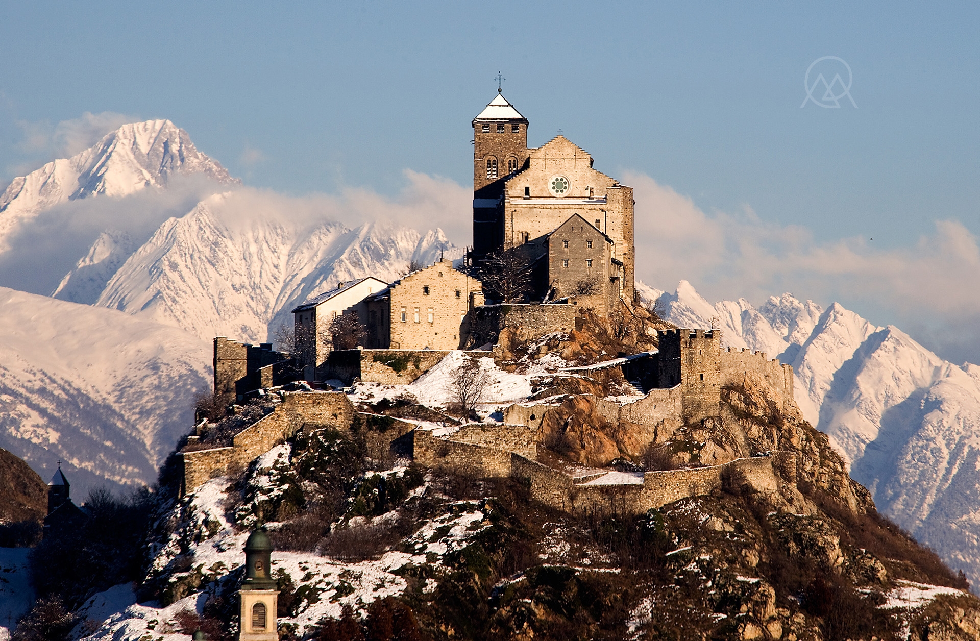 La basilique de Valère figure parmi les sites que le film "A la rencontre des lieux sacrés en Valais" invite à découvrir dans le cadre de la 7e édition des Nuits valaisannes des images. 