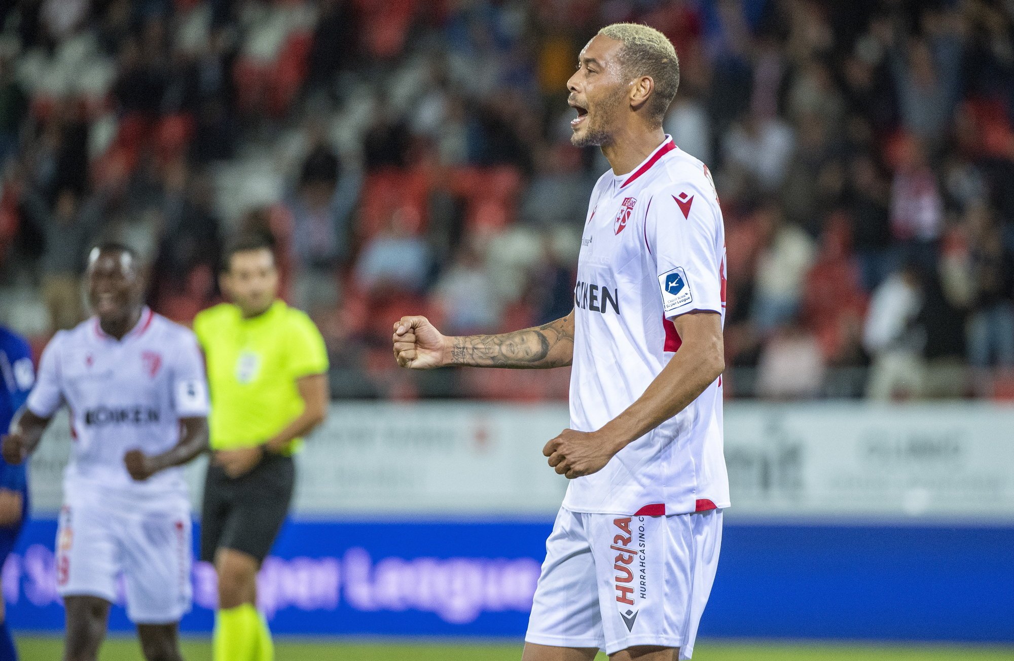 Guillaume Hoarau clame sa joie après avoir marqué contre le FC Lucerne.