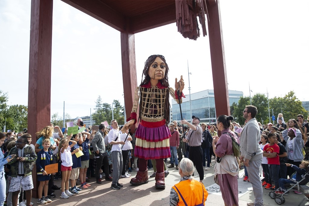 La marionnette Amal a fait étape à Genève ce mardi.