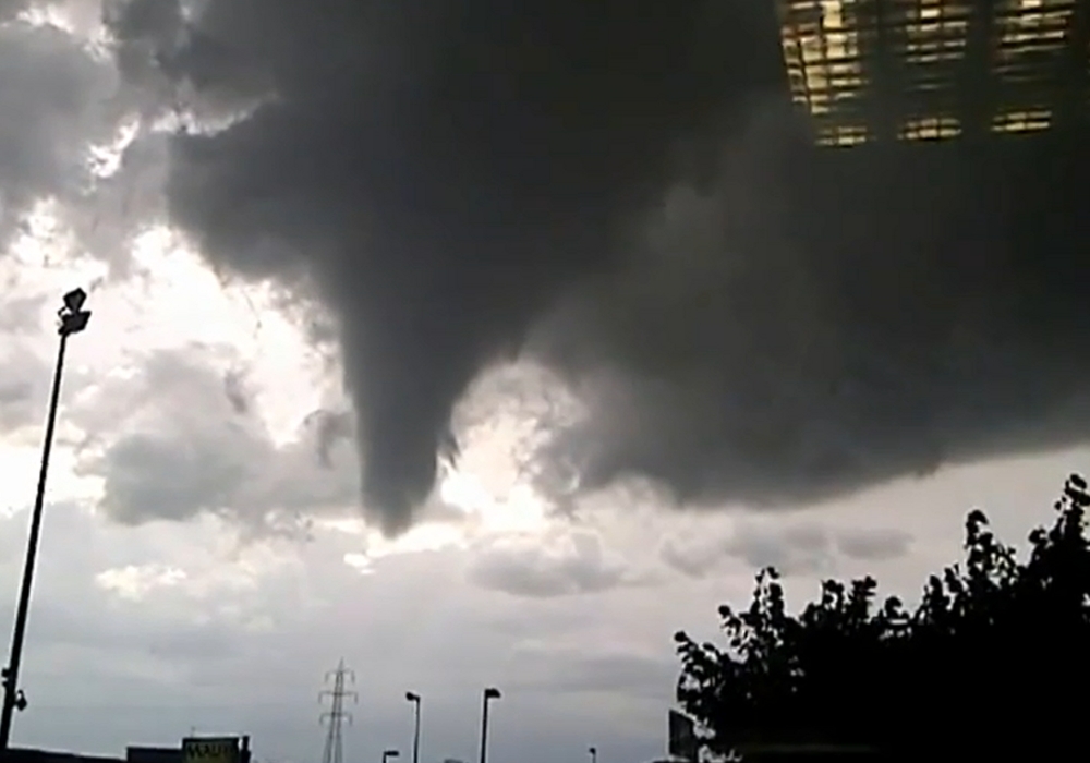 Le phénomène est fréquent à Milan. Ce lundi, onze tornades se seraient abattues dans la région. 