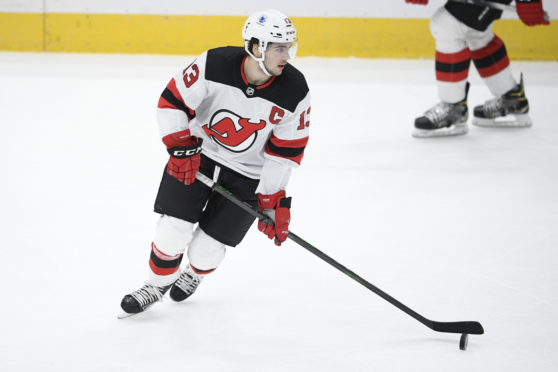 Nico Hischier, 22 ans et capitaine des New Jersey Devils. L'attaquant valaisan et la franchise de Newark commencent leur saison vendredi soir.