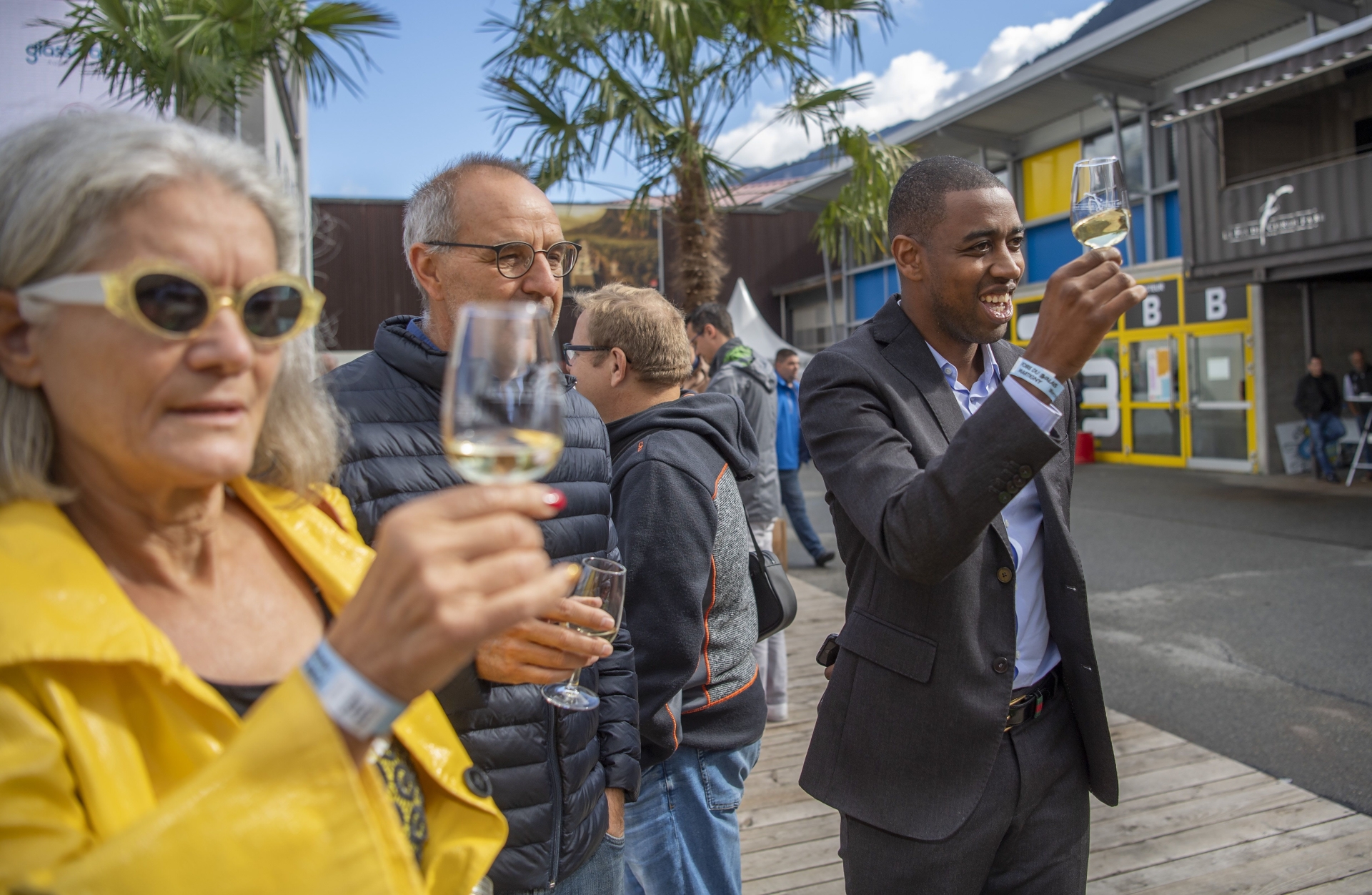 Gelson Fernandes trinque avec les abonnés du «Nouvelliste» à l’heure de l’apéritif à la Foire du Valais.