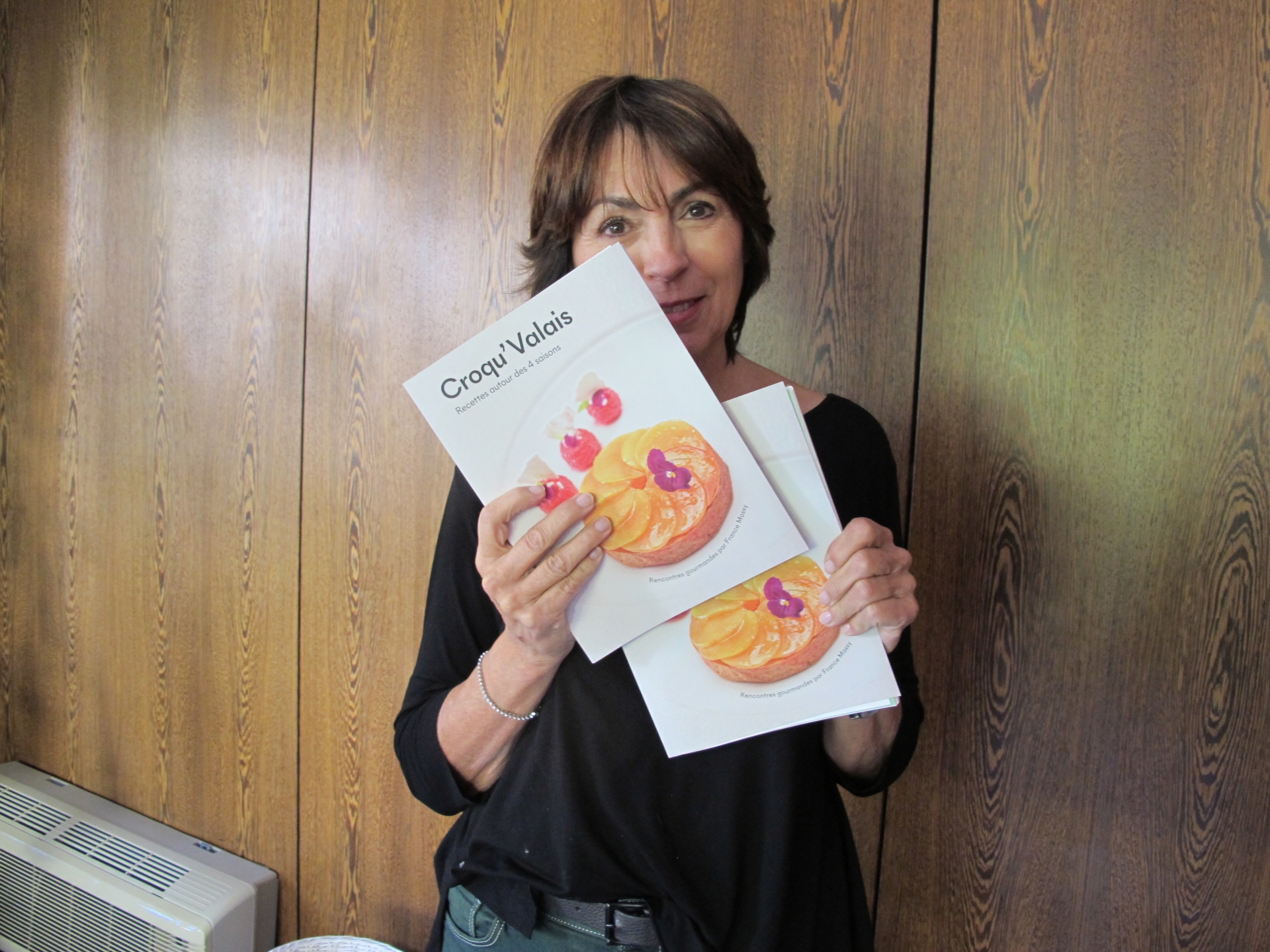 France Massy honorée et surprise de voir son ouvrage Croqu'Valais être nominé pour le prochain Gourmand World Cookbook Awards. 