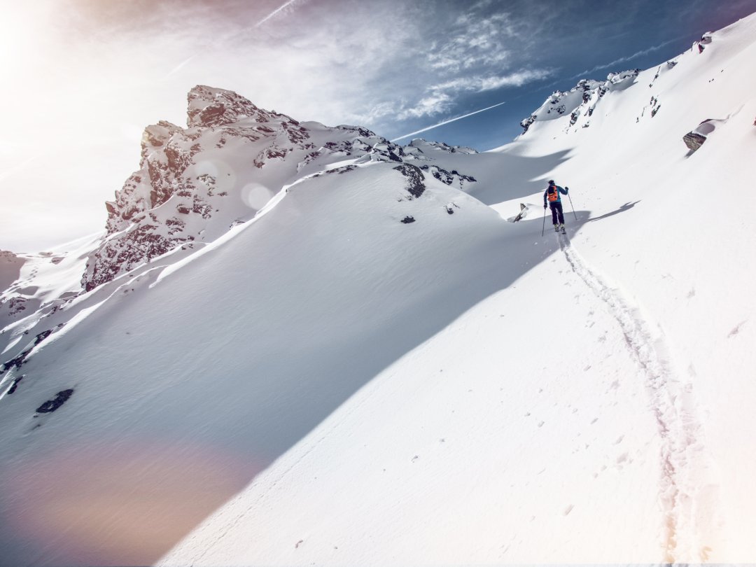 La randonnée à ski, une manière de se sentir libre en contact privilégié avec la nature. 