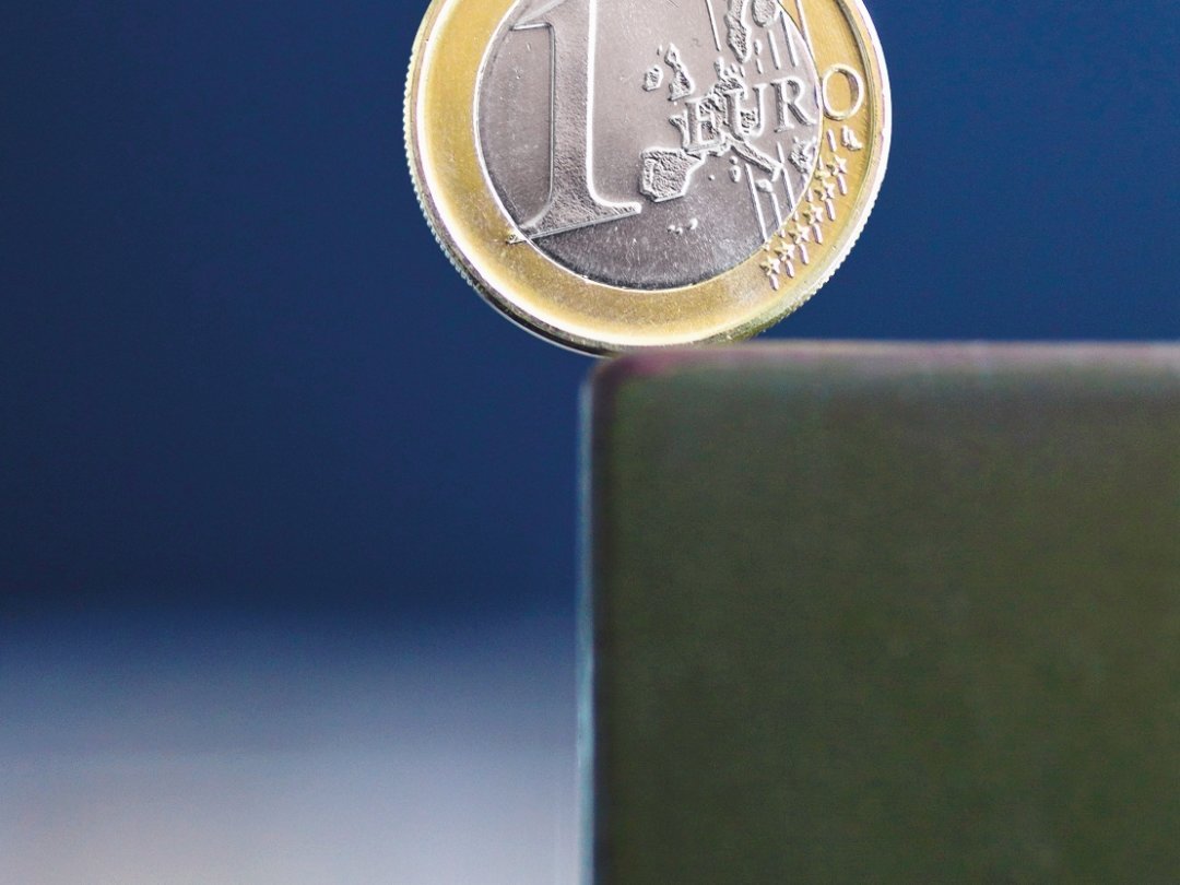 Si la monnaie unique européenne existe depuis le 1er janvier 1999, le 1er janvier 2002 sonne l'arrivée de la monnaie tangible: les pièces et les billets.