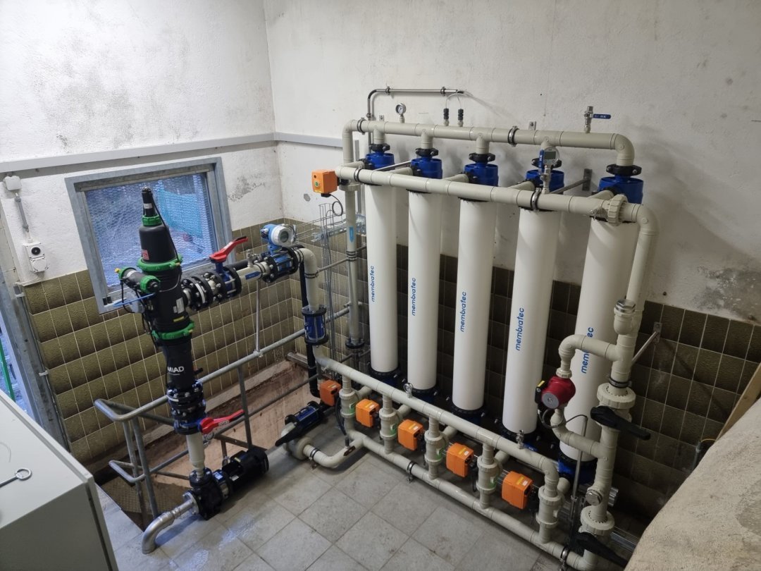 Une microcentrale de filtration, permettant de diminuer les problèmes liés à la turbidité de l'eau, a été installée dans le réservoir du Jorat, le principal de la commune de Leytron.