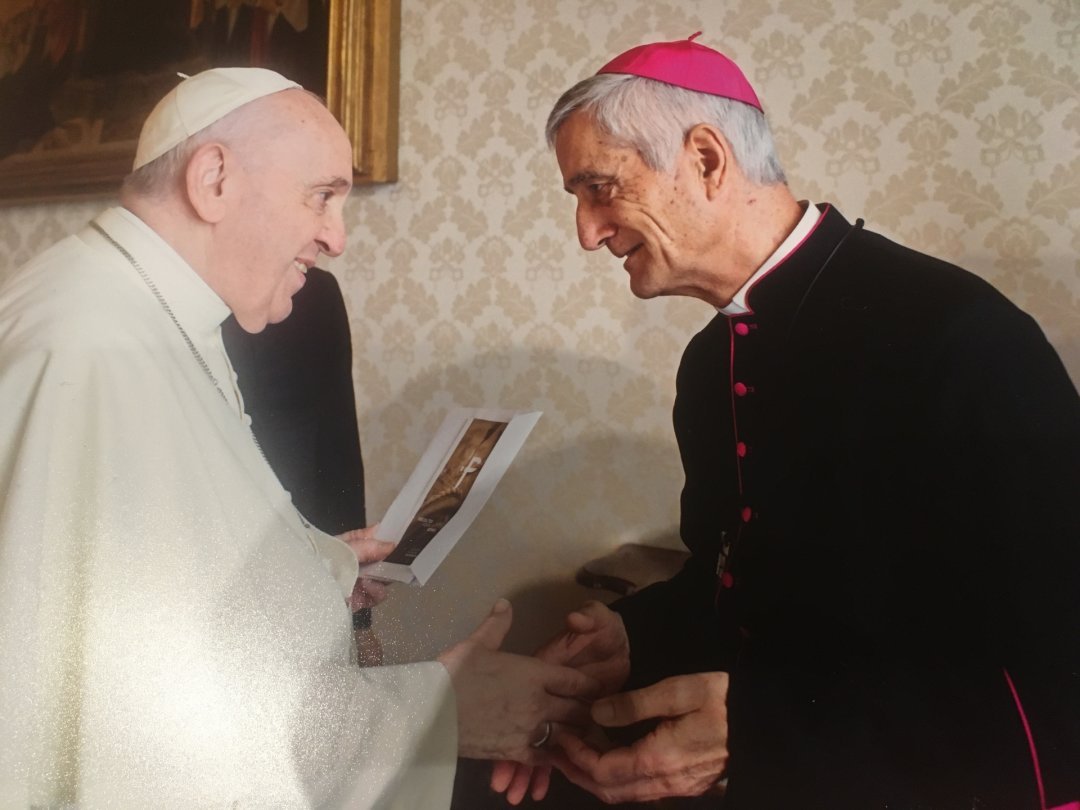 Mgr Lovey a profité de sa rencontre avec le pape pour lui parler de la Fondation du pape François créée en Valais pour les plus démunis.