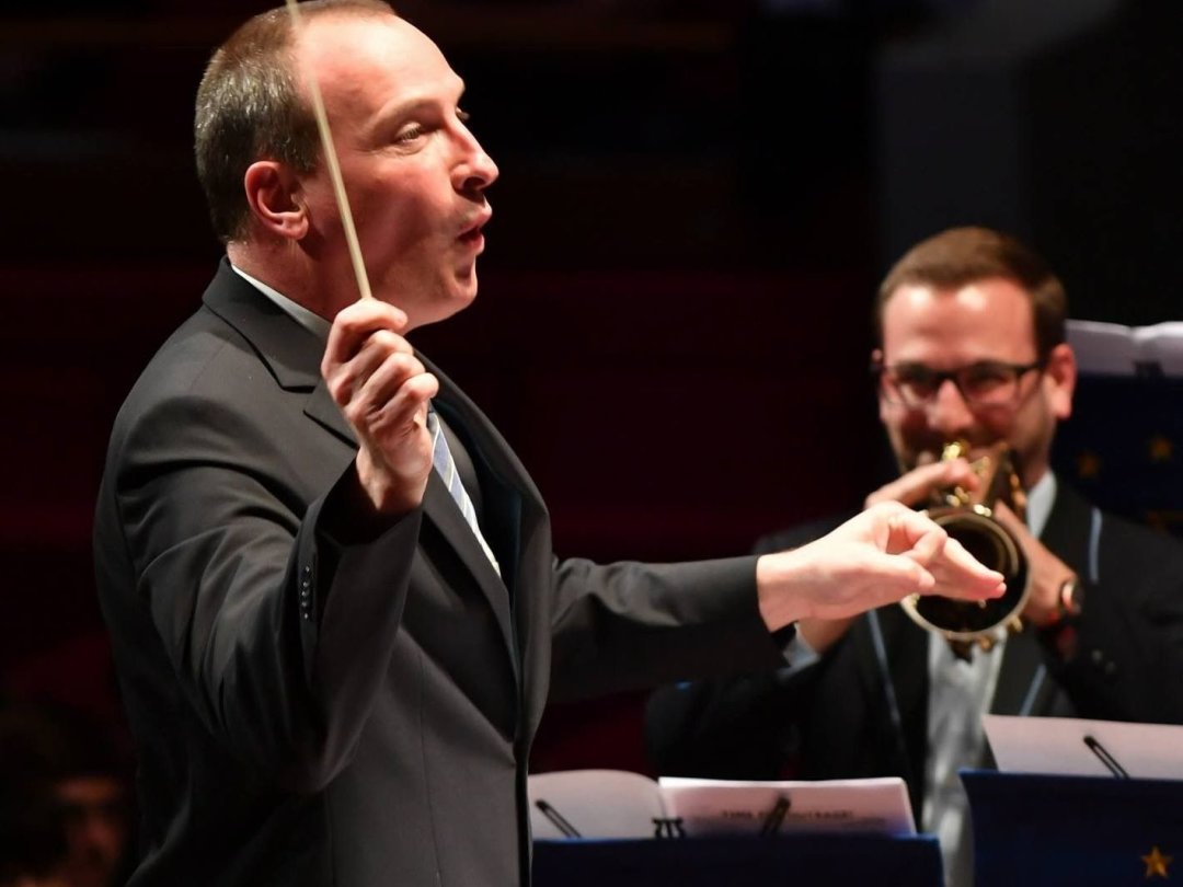 Le directeur Arsène Duc a remporté ce week-end son 10e titre de champion suisse des brass bands, le 7e avec le Valaisia. Quant au cornet principal de ce dernier Vincent Bearpark, en arrière-plan, il a remporté les prix de meilleur cornet dans la pièce imposée et de meilleur soliste dans la pièce de libre choix.