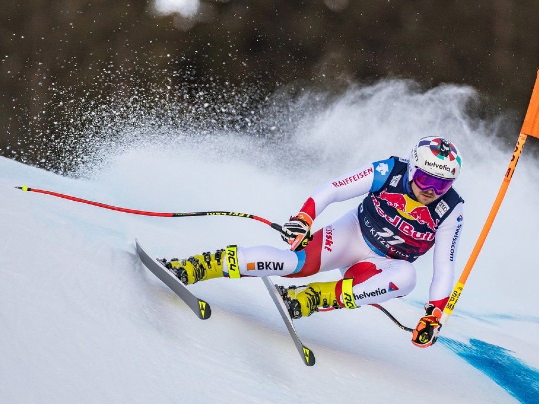 Urs Kryenbuehl, qui s'était blessé gravement à Kitzbühel l'an dernier, a fait une nouvelle chute grave en Coupe d'Europe.