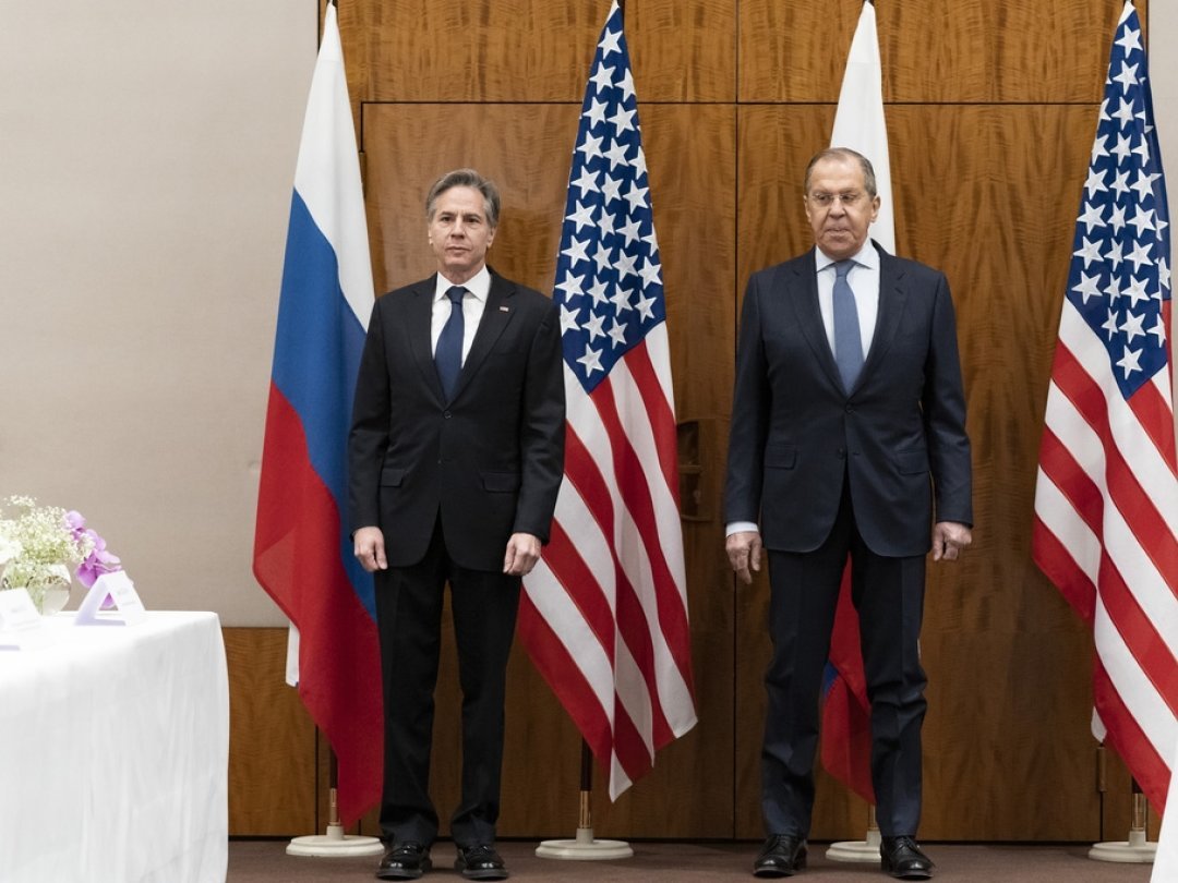 Antony Blinken (à gauche) et Sergueï Lavrov (à droite) se sont entretenus à Genève à propos de la situation en Ukraine, mais les deux camps ont campé sur leurs positions.
