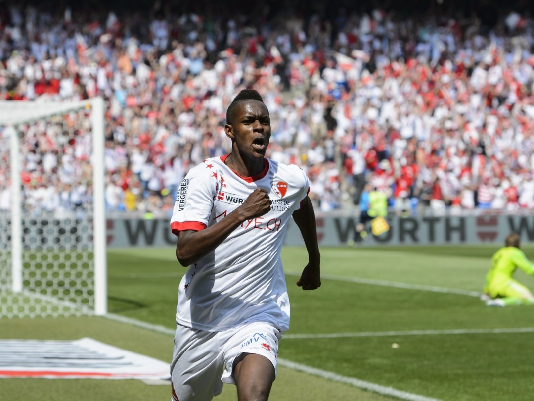 Edimilson Fernandes exulte après avoir marqué le deuxième but du FC Sion contre le FC Bâle en finale de la coupe de Suisse le 7 juin 2015. 