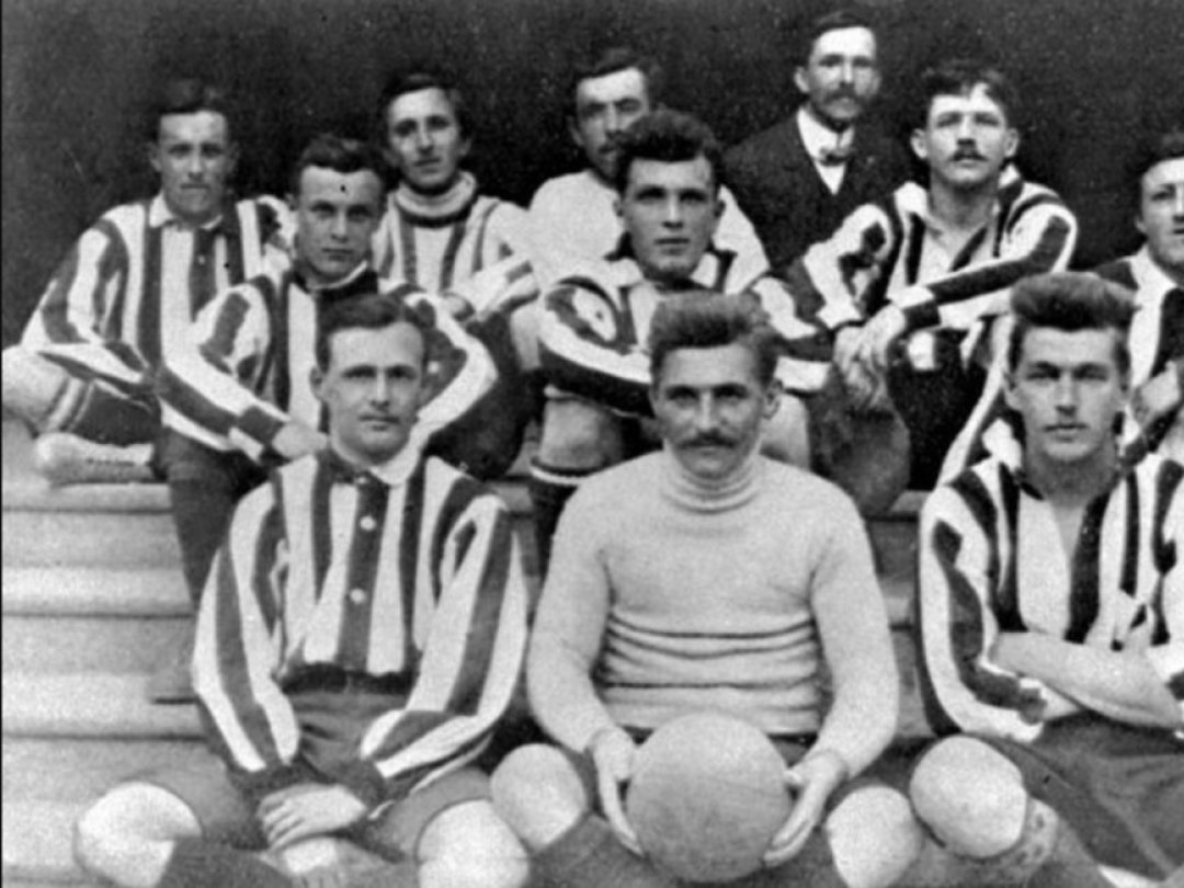 Parmi les joueurs qui ont disputé le premier match du club figurent Pabst, Zaugg, Martin, Nicod, Staehlin, R. Gilliard, Géroudet, Andenmatten, R. Bonvin et Georges Robert-Tissot.