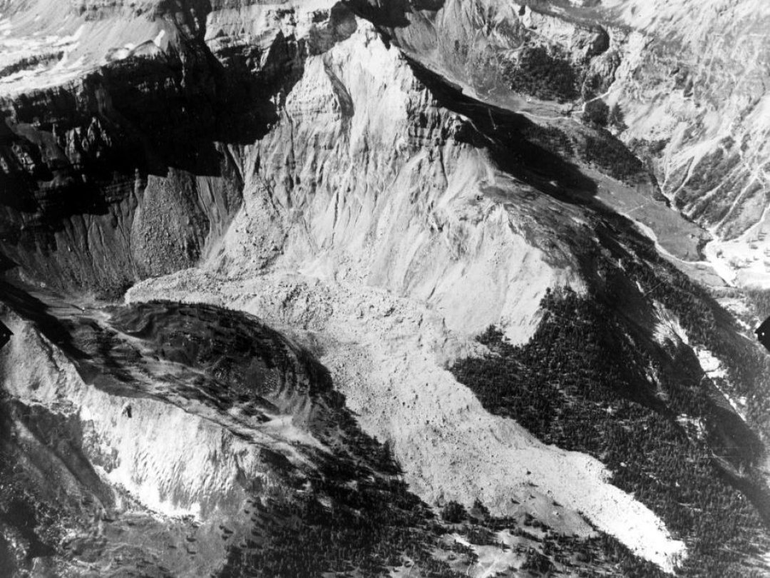 Au mois de mai 1946, une réplique du tremblement de terre du 25 janvier a provoqué un impressionnant éboulement au Six des Eaux Froides.