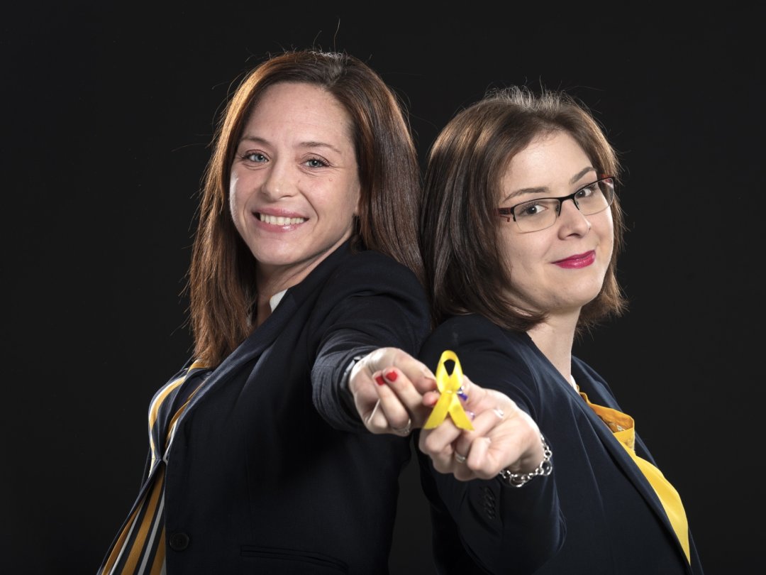 Katya Riso-Perreca et Sandrine-Marie Thurre-Métrailler porteront le ruban jaune durant le mois de mars et espèrent que beaucoup d'autres le feront.