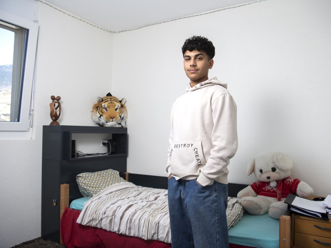 Comme Behzad, un jeune Afghan de 15 ans, ils sont des dizaines de migrants mineurs non accompagnés à vivre au Rados en Valais.