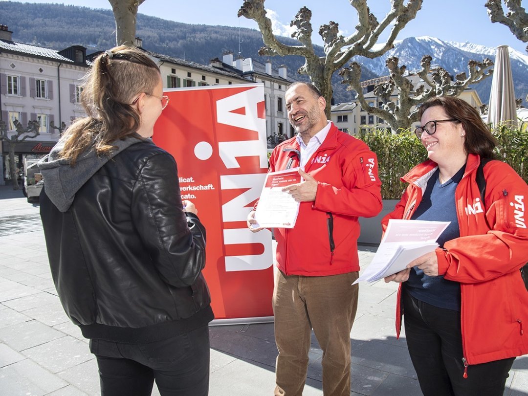 Blaise Carron, secrétaire d'Unia Valais, et Francine Zufferey, responsable du secteur tertiaire d'Unia Valais, annoncent le lancement des assises du secteur tertiaire en Valais.