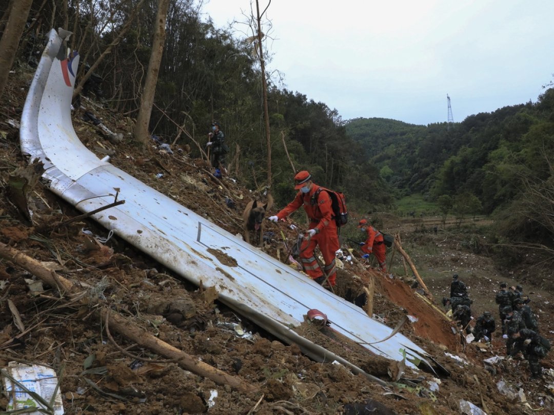 L'avion de China Eastern s'était écrasé dans un flanc de montagne le 21 mars en Chine, après une chute inexpliquée de plusieurs milliers de mètres en à peine quelques minutes (archives).