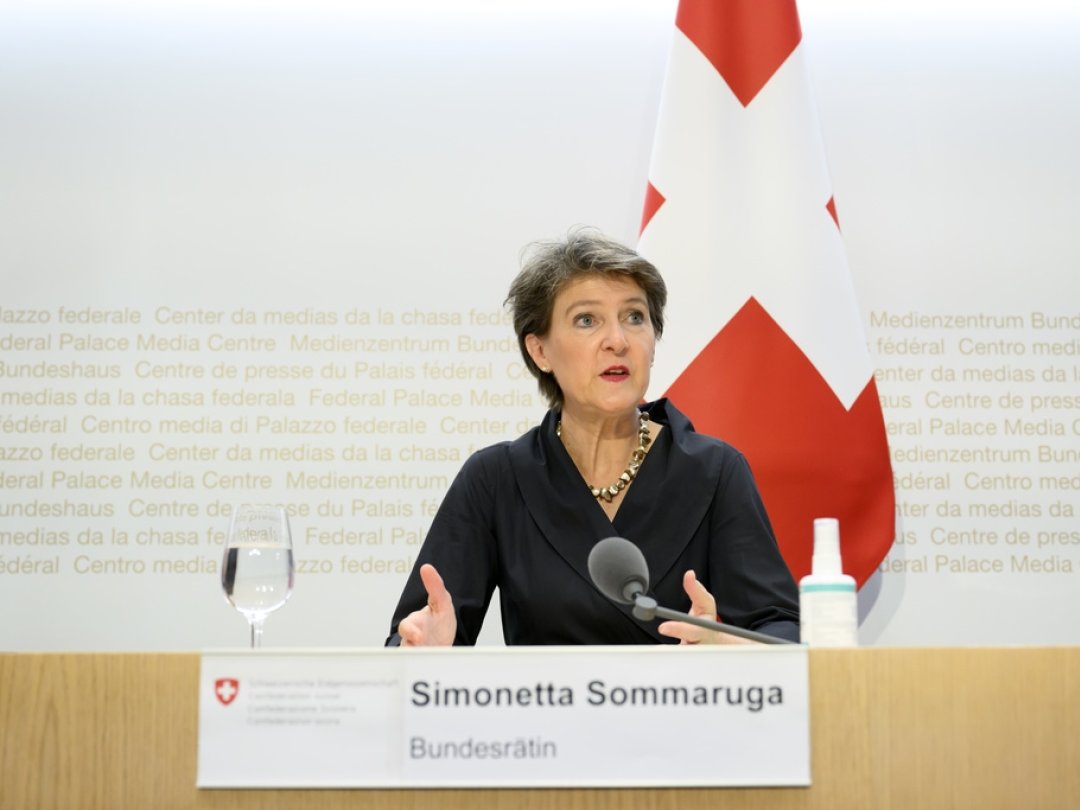 La ministre des transports Simonetta Sommaruga a présenté devant la presse le crédit pour soutenir les projets d'agglomération de la 4e génération.