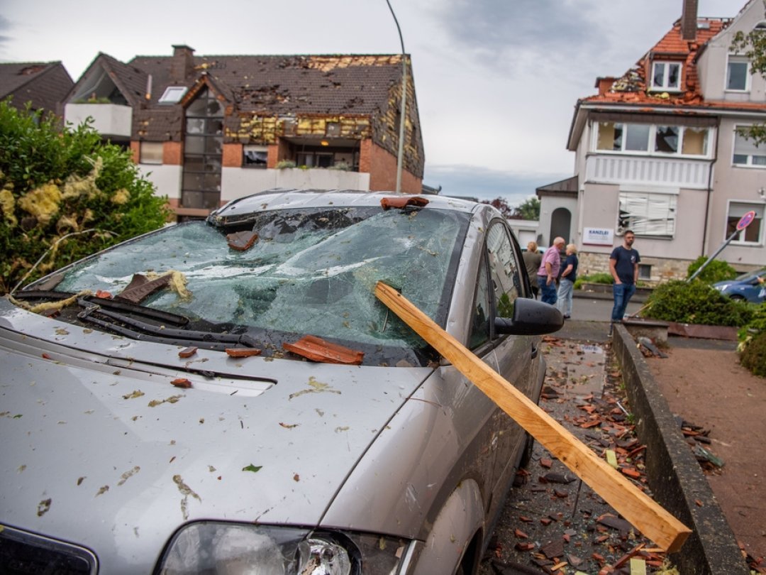 La tornade a également causé d'importants dégâts matériels dans cette ville moyenne de Rhénanie du nord-Westphalie.