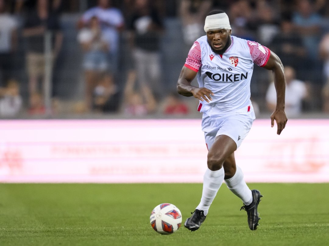 Dimitri Cavaré porte un bandage après avoir reçu un coup au visage contre le Servette FC.