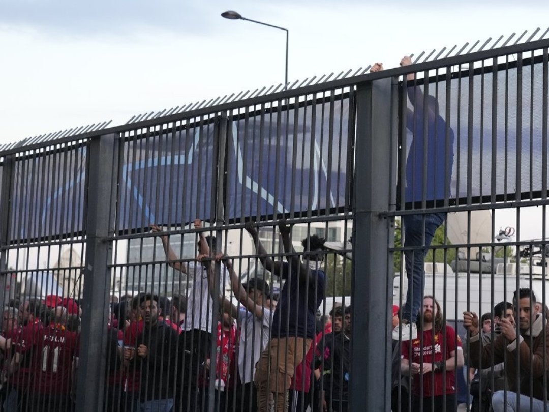 Gérald Darmanin avait rapidement accusé les supporters de Liverpool d'être responsables de ce chaos.