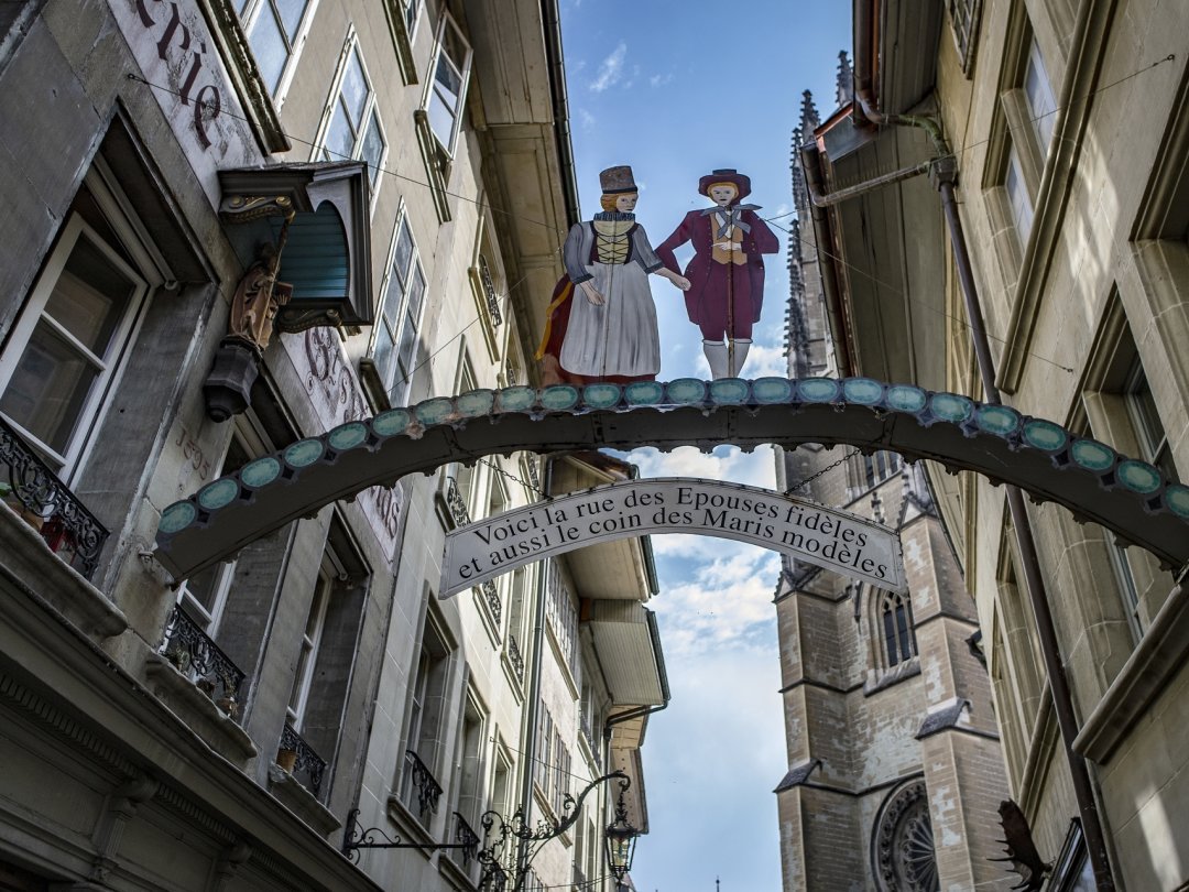 La rue des Epouses et son arche se sont imposées comme une curiosité de la ville de Fribourg.