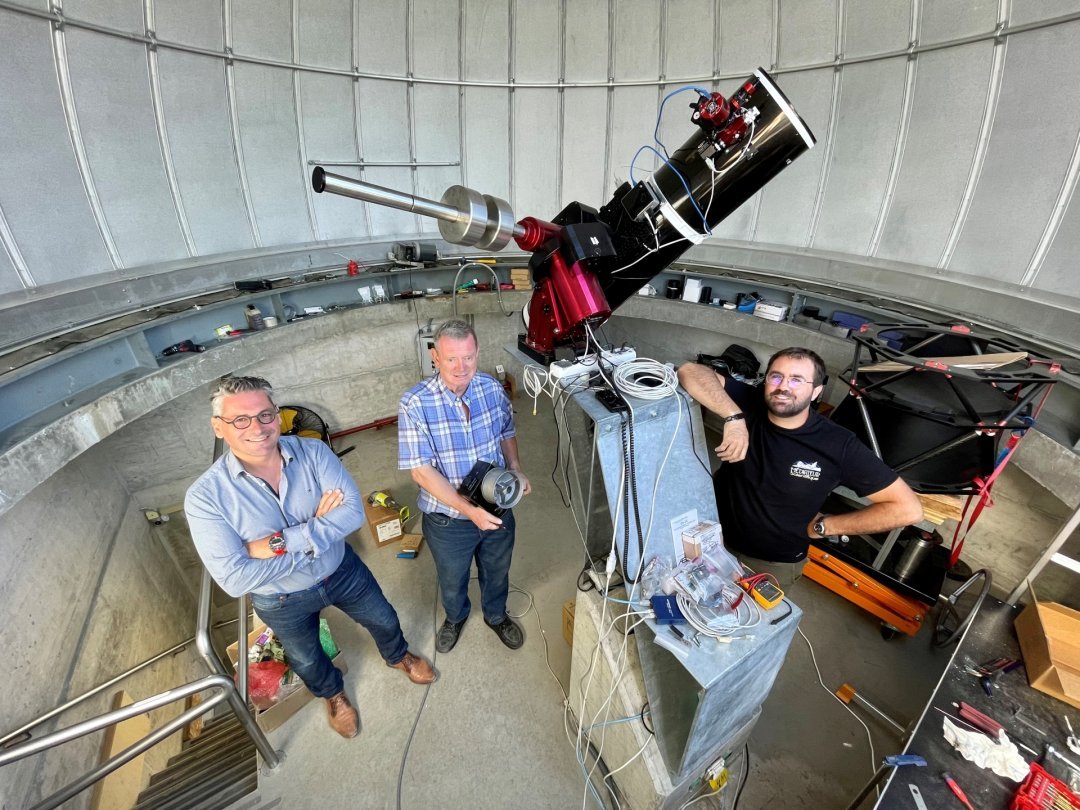 De g. à dr.: Laurent D'Alvise, Peter Mack et Michaël Cottier nous ont fait découvrir les travaux en cours dans la coupole de l'Observatoire François-Xavier Bagnoud.