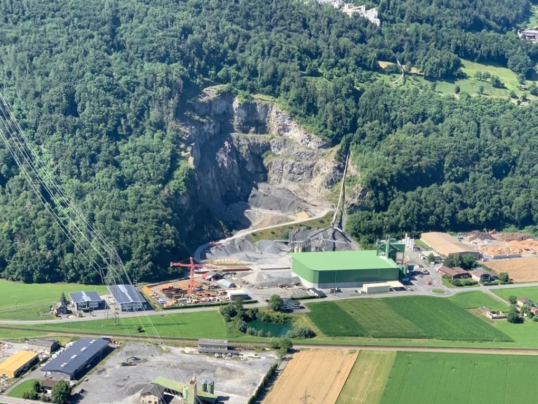 En Suisse, il existe huit carrières de roches dures. Massongex est la seule dans notre canton.
