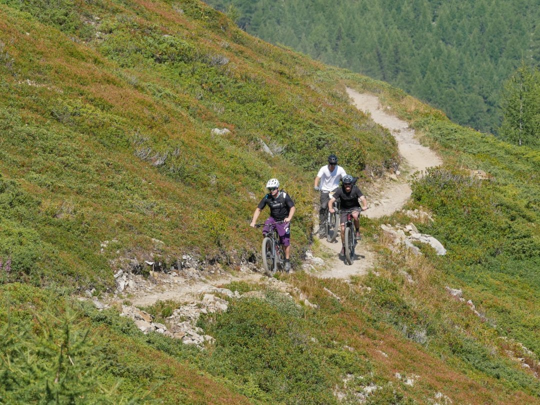 Guide de montagne en hiver, c'est en vélo que José Carron emmène ses clients sur les hauteurs de Verbier en été.