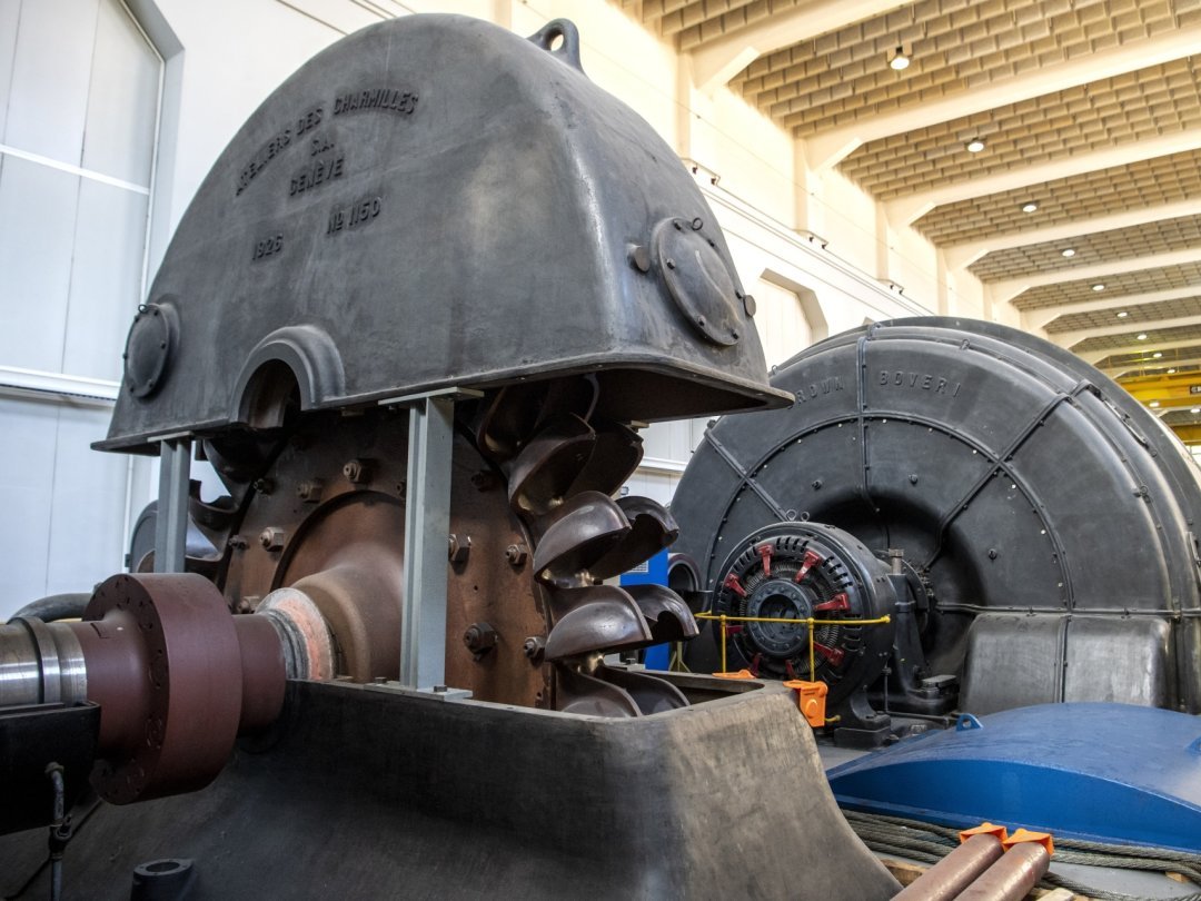Dans le cadre des 175 ans du chemin de fer en Suisse, les CFF vous convient à visiter leur centrale hydroélectrique de Vernayaz, qui produit 20% du courant de traction de tous les trains CFF. Dans la salle des machines, cet ancien générateur de 1926 côtoie les nouvelles installations.