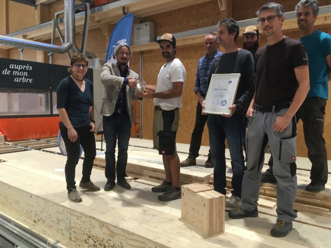 A Vollèges, l'entreprise "Auprès de mon arbre" a reçu le prix Cristal de roche 2022.