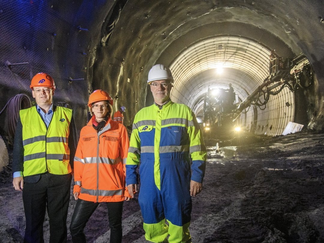 Franz Ruppen, Valentina Kumpusch et et Martin Hutter ont fait le point, jeudi, sur la progression des travaux de construction de l'A9 dans le Haut-Valais.