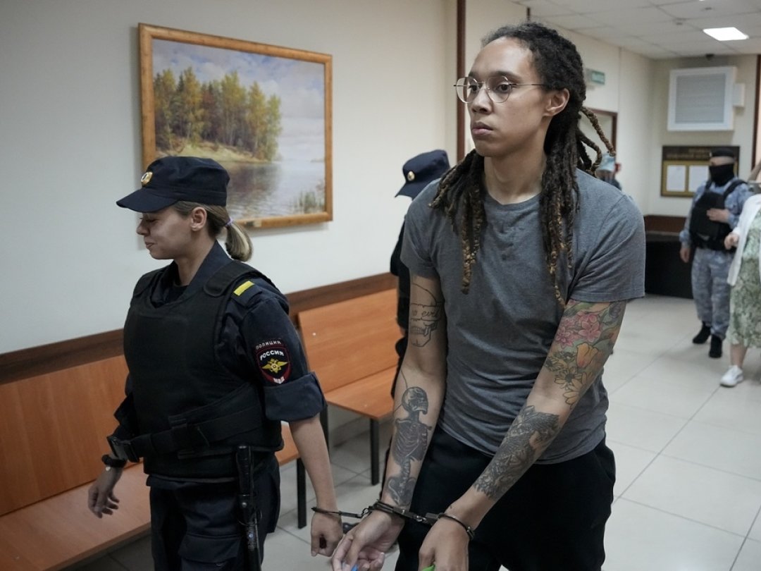Brittney Griner, la star américaine du basket-ball emprisonnée en Russie, a été libérée.