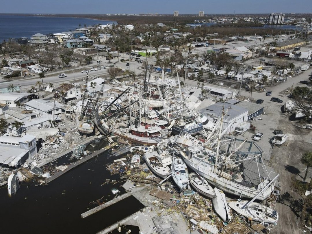 Des bateaux sont échoués sur l'île de San Carlos, à Fort Myers Beach (Floride), après le passage de l'ouragan Ian.