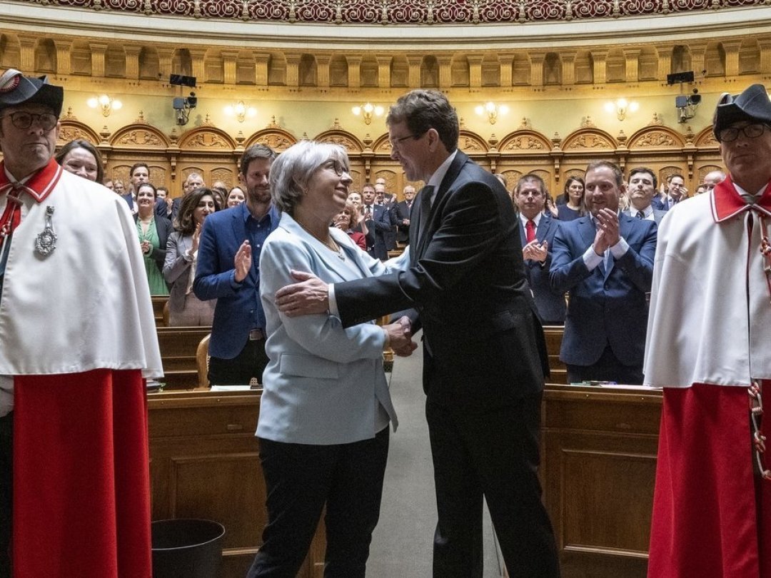 Les nouveaux Conseillers fédéraux Elisabeth Baume-Schneider et Albert Rösti au moment de prêter sermon.