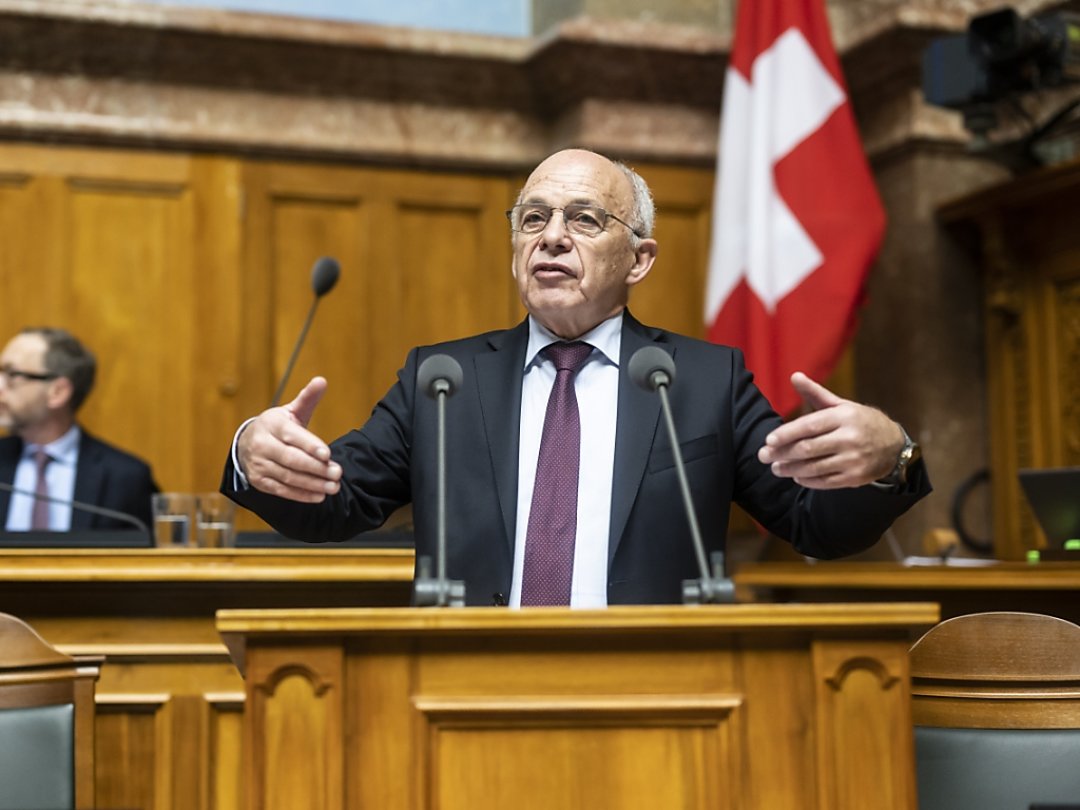 Le ministre des finances Ueli Maurer a présenté pour la dernière fois le budget devant le Parlement.