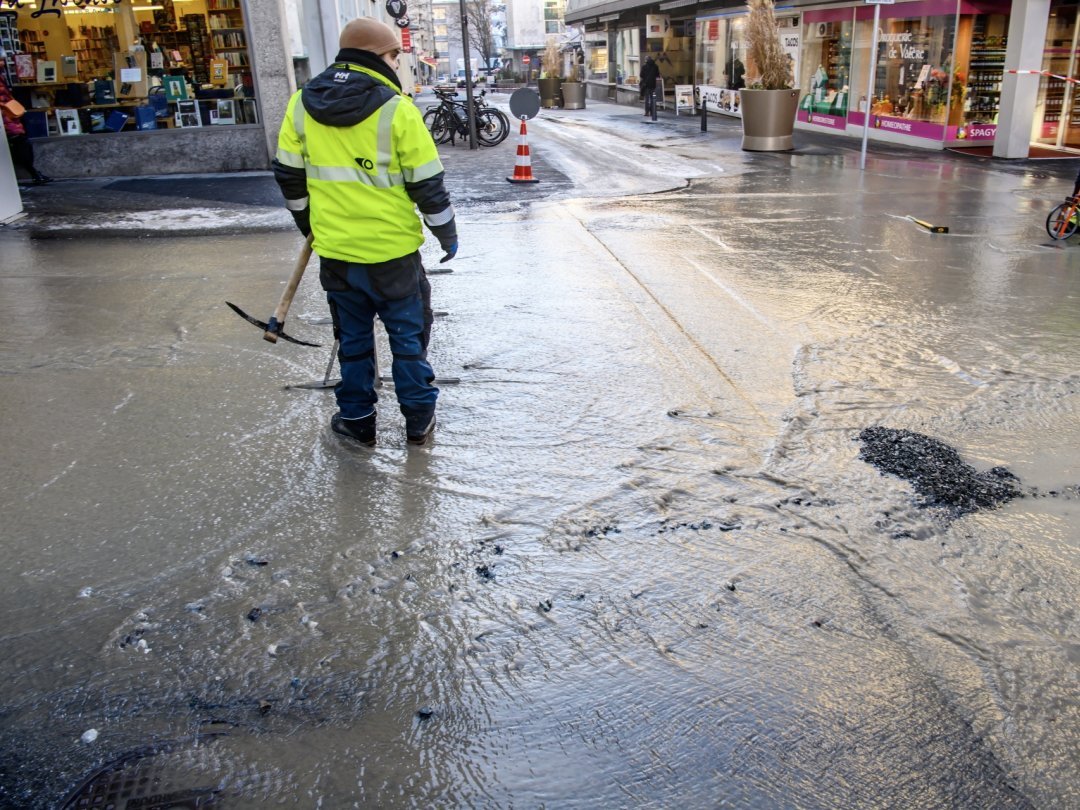 La rupture d'une conduite d’eau a provoqué des perturbations à Sion.